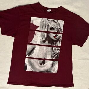 Blonde Red Lipstick Woman T-Shirt - Maroon - Large - Streetwear - Sexy